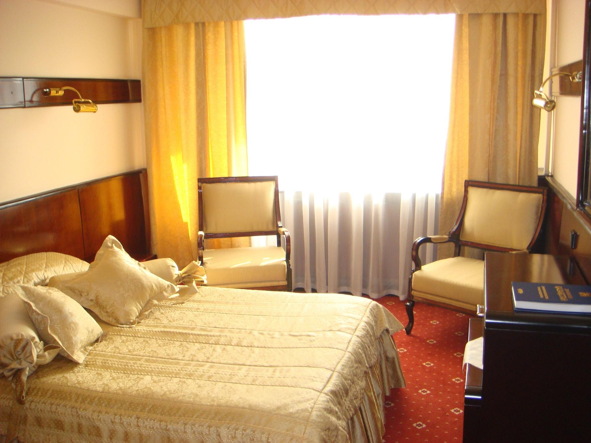 Otrar Hotell Almaty Eksteriør bilde